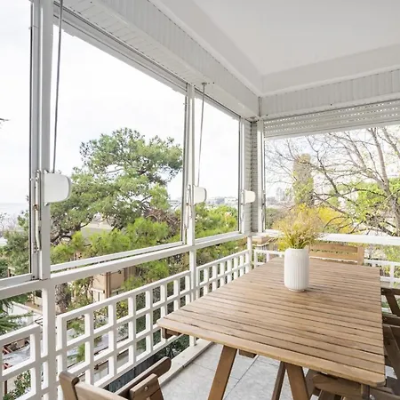 Spacious Flat Near Caddebostan Coast Istambul