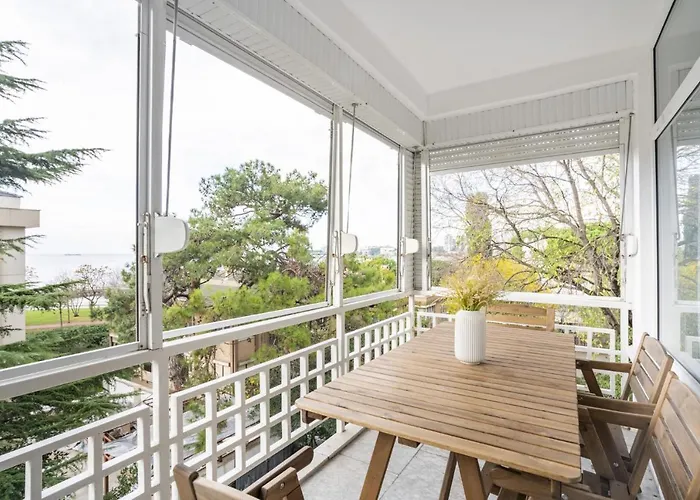 Spacious Flat Near Caddebostan Coast اسطنبول