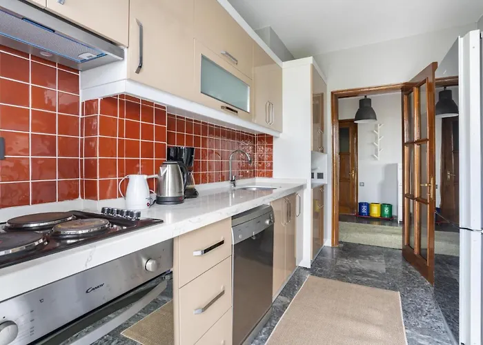 Spacious Flat Near Caddebostan Coast شقة *