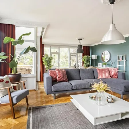 Spacious Flat Near Caddebostan Coast 아파트 *