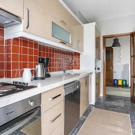 Spacious Flat Near Caddebostan Coast 아파트 *