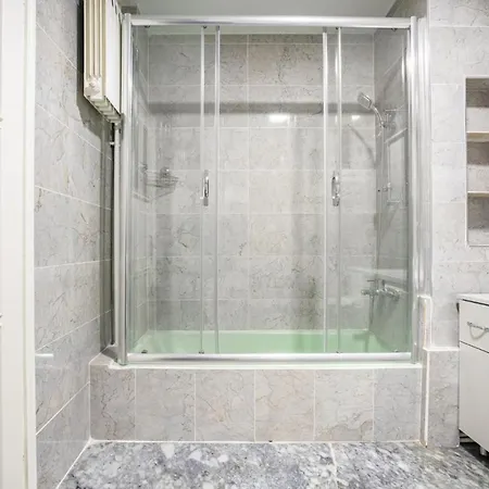 Spacious Flat Near Caddebostan Coast Стамбул