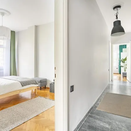 Spacious Flat Near Caddebostan Coast 아파트