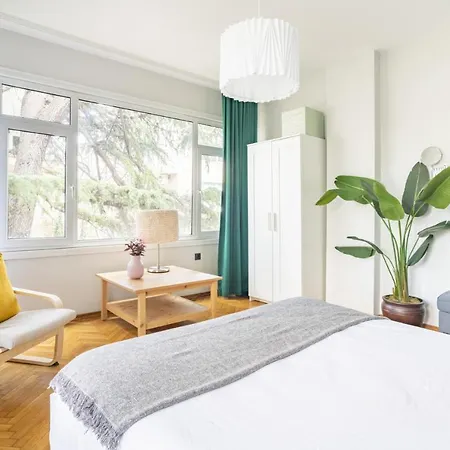Апартаменты Spacious Flat Near Caddebostan Coast *
