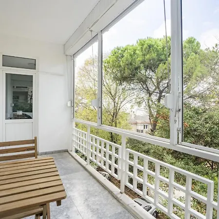 Апартаменты Spacious Flat Near Caddebostan Coast